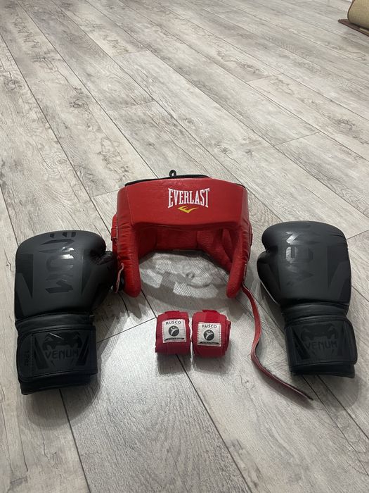 Перчатки для бокса,шлем