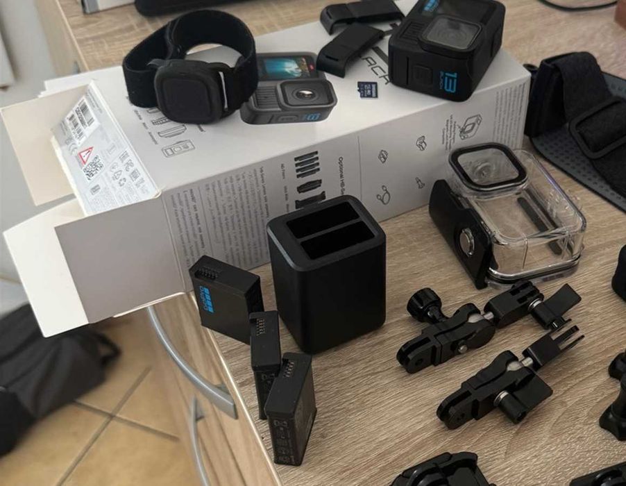 GoPro HERO13 Black, stare perfecta, 3 baterii, accesorii