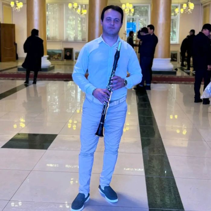 Саксафонист на мероприятие