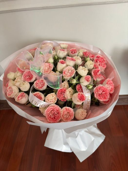 Цветы букет свежие, 51 белые розы и элегантная композиция