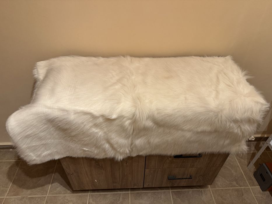 Бяло килимче 77х116 см