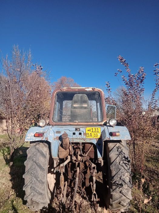 Traktor barcha narsalari blan sotiladi