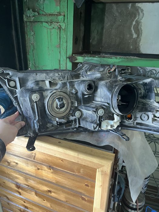 Фара от Toyota Land Cruiser 200