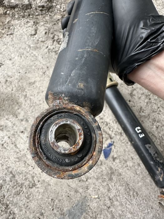 Задние стойки амортизаторы бмв х5 е53