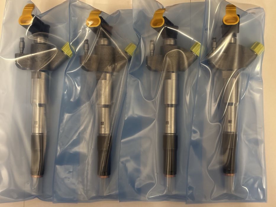 Injectoare injector Renault Master 2.3 dci cod 166009567R- 166000372R