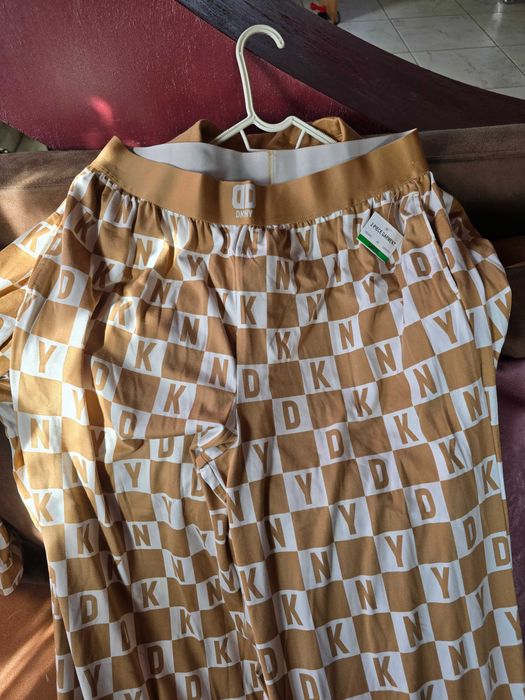 Нова пижамата от две части на DKNY