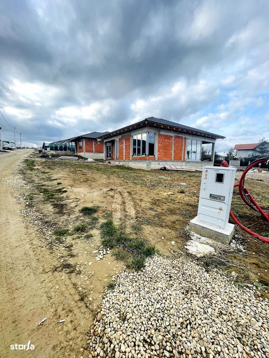 Casă parter la roșu în Paleu – 600 mp teren, utilități la limită