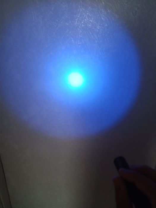 Уф- фонарик. Помещается в карман