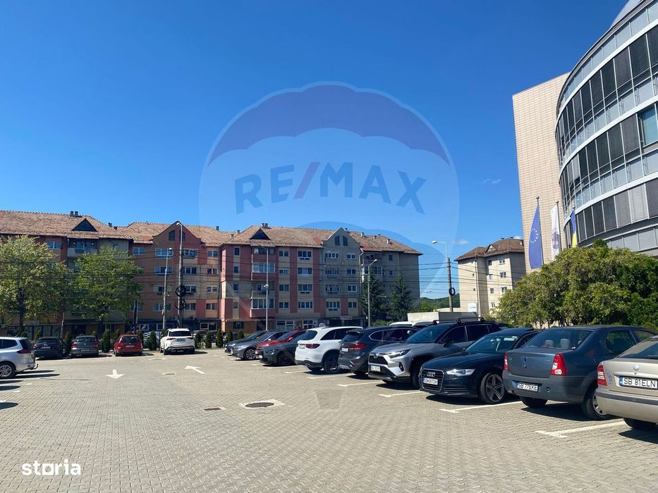 Apartament cu 3 camere de vânzare în zona apreciata