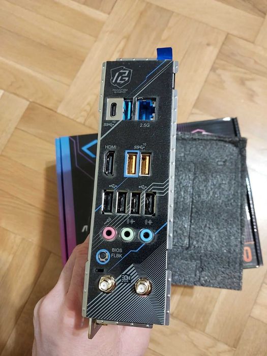 AMD Ryzen 5 9600X + AsRock B650I Lightning Wi-Fi  (НОВИ)