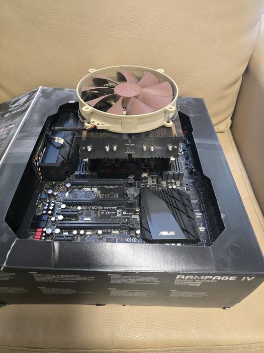 Продавам lga 2011