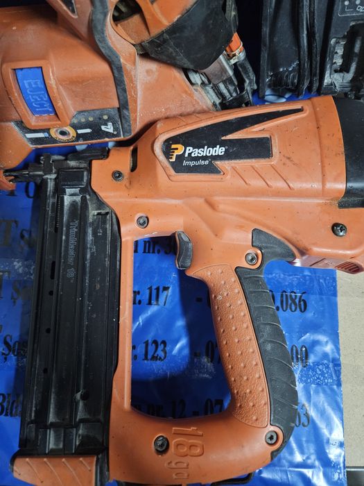 Pistol de bătut cuie PASLODE im360ci