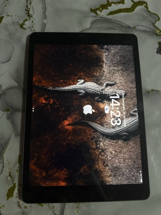 Продам айпад 9 на 64 гб