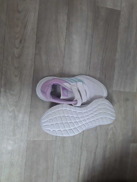 Adidas damă  marca Adidas mărimea 35 +1 tricou  nou cadou mărimea S