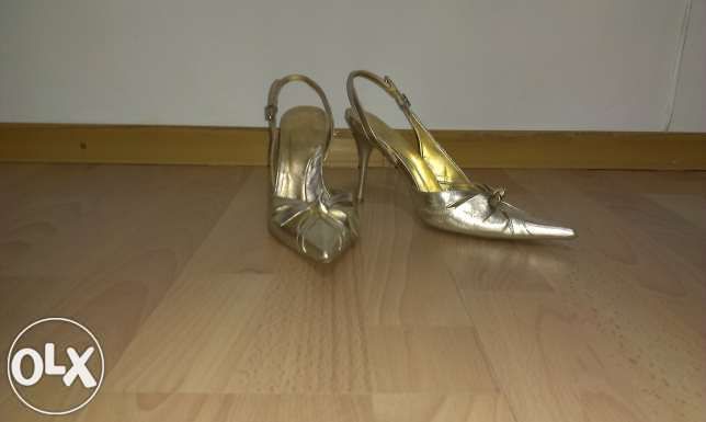 Pantofi decupati piele, eleganti, aurii.