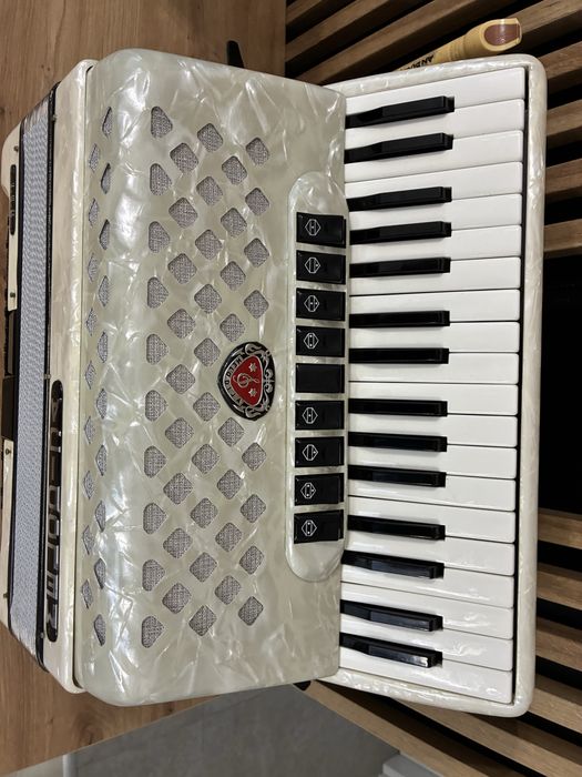 Acordeon Hohner/Melojdia cu 80 basi
