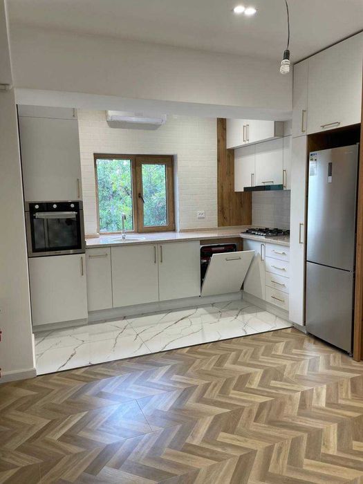 Продается 3х Комнатная квартира  ЦУМ Туркменское посольство Центр