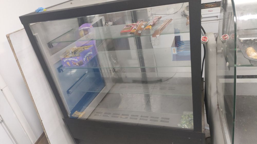 Холодильник витриные.