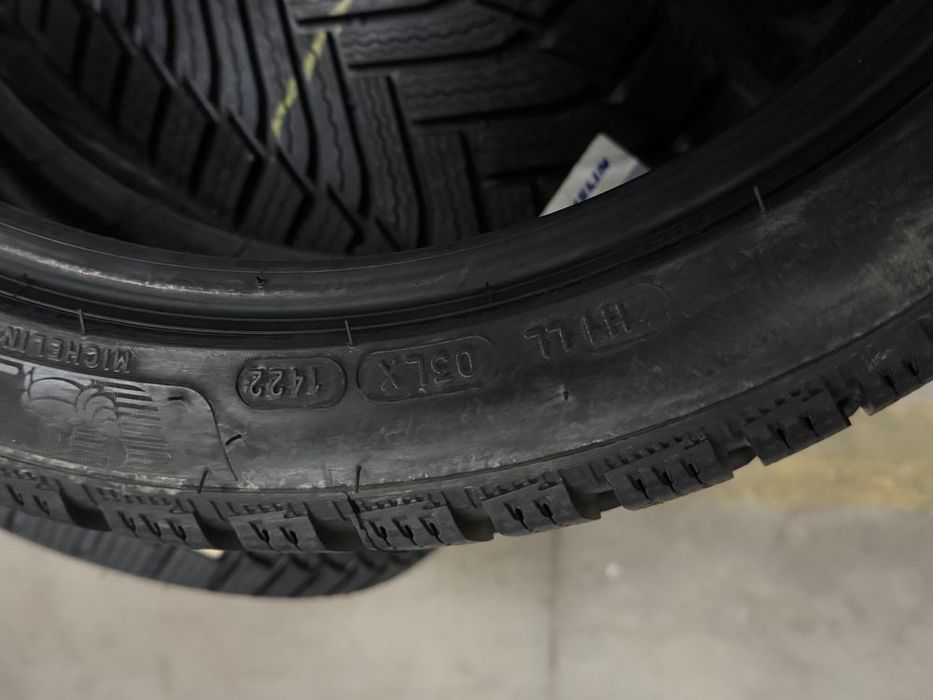 Vând 4 anvelope 205/45/17 Michelin de iarnă noi