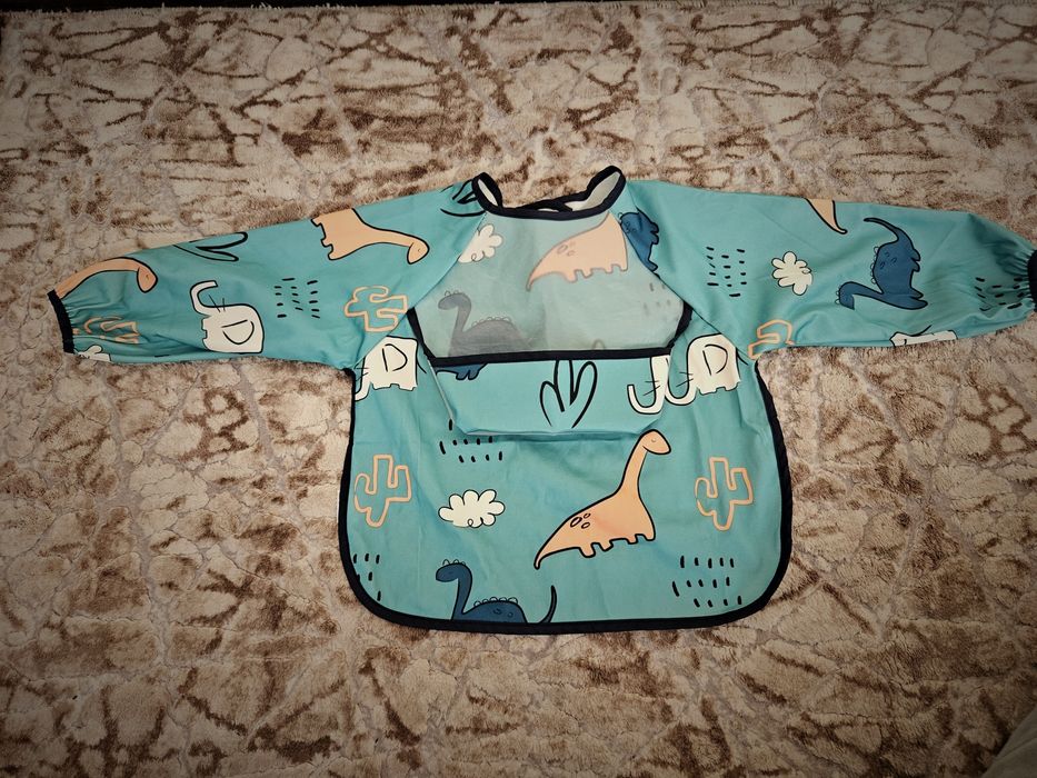 Bolalar uchun ovqatlantiradigan fartukcha