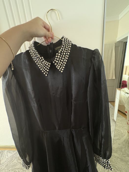 Платья каждая по 100тыс