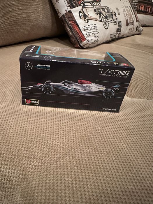 Продавам формула 1 W13 - G. Russell 1:43 Bburago