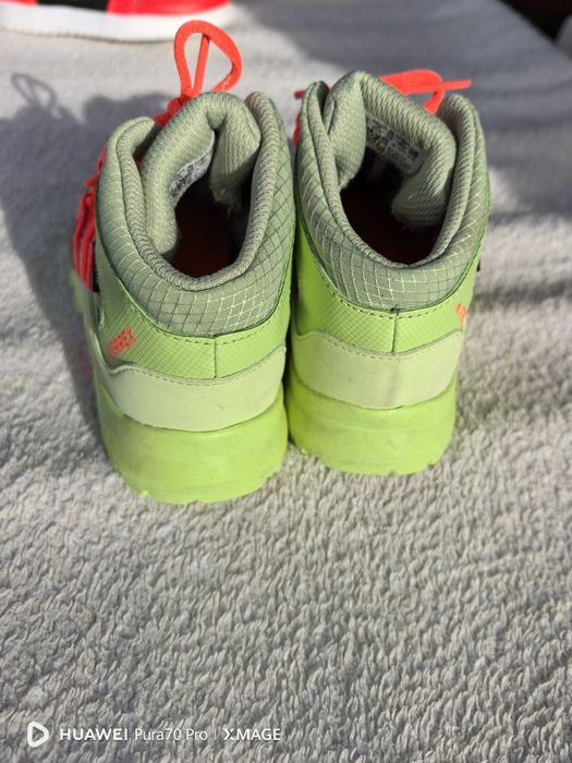 Обувки за момче 26 номер nike air Jordan и adidas terex gore tex