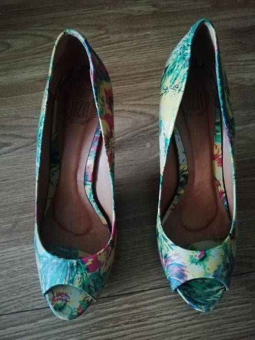 Туфли, Италия