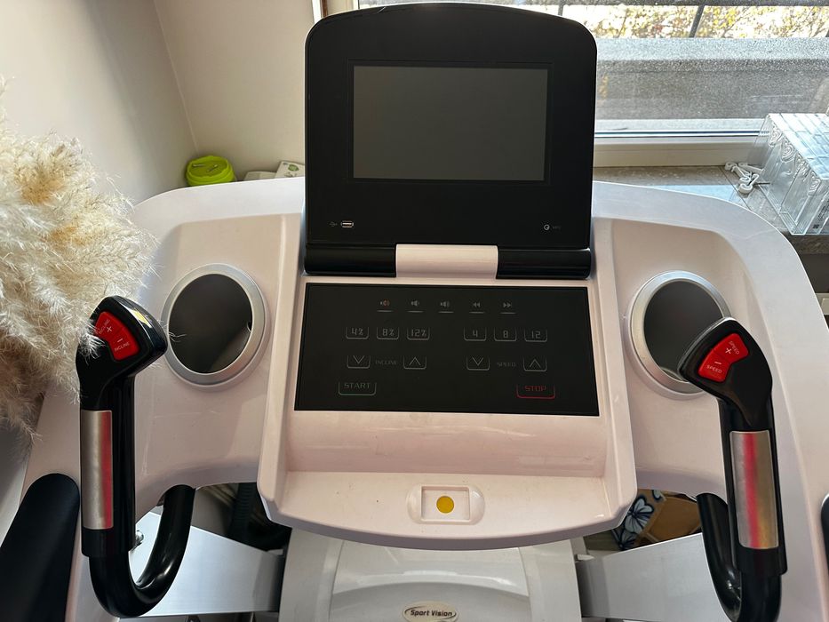 Бягаща пътека Sport Vision DT350B