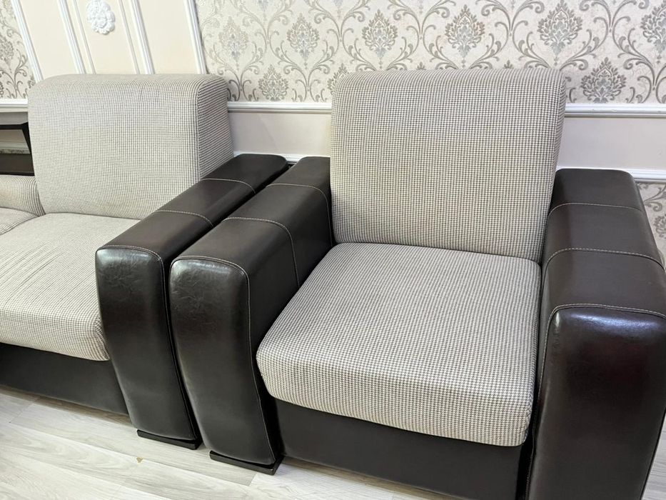 Прадется диван в хорошом состаяний