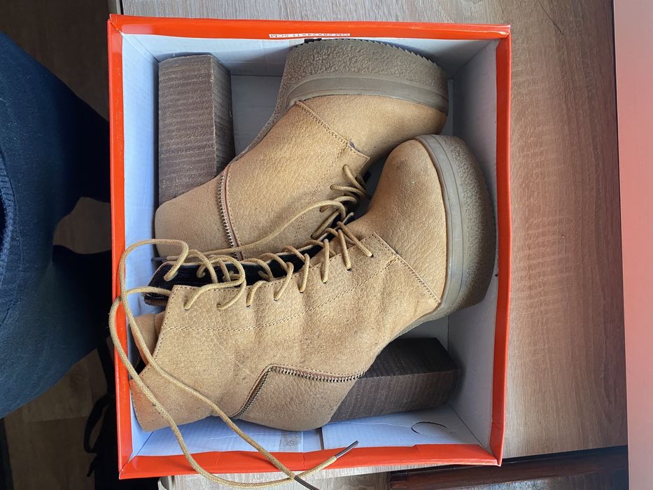 Кафеви кожени боти на ток