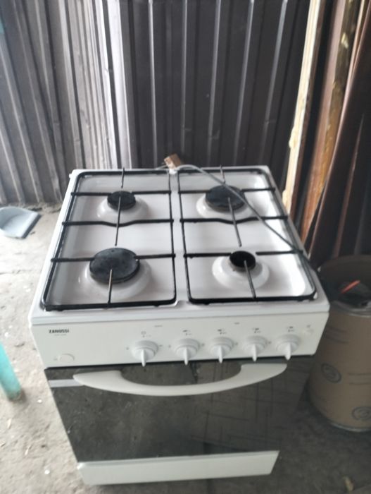 Газ плита Zanuss