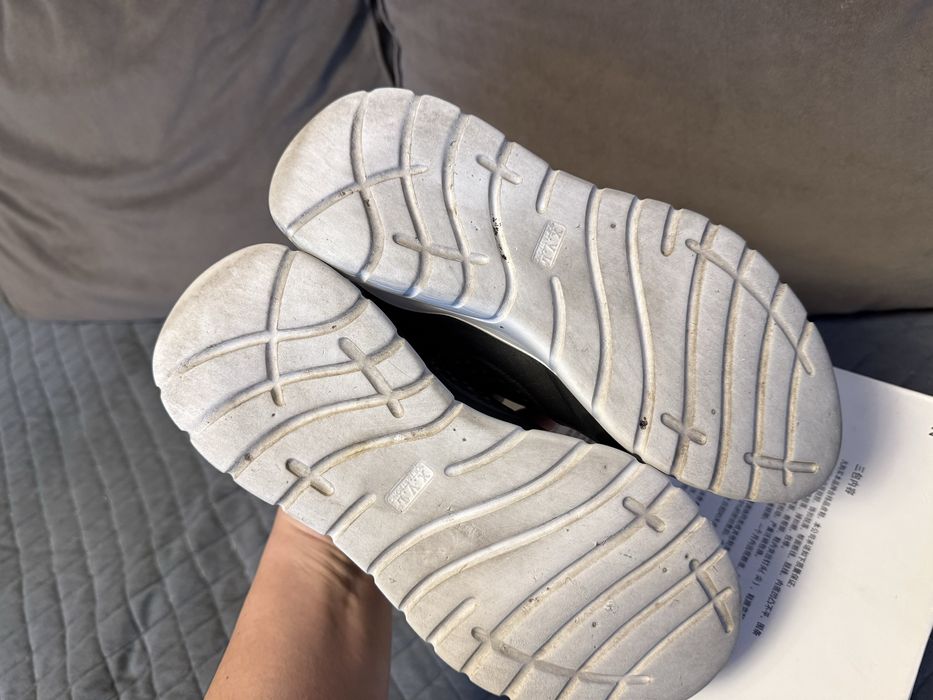 Кросовки кожаные, в отличном состоянии