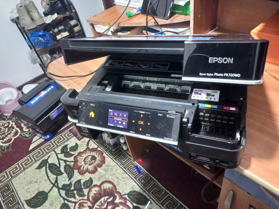6 ta Rangli Epson 720 Wi Fili simsiz masofadan ishlidi Rasmdagilar bor