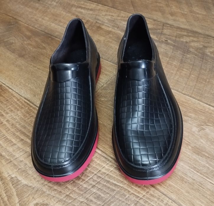 Обувь  резиновая , новые , 43 размер.