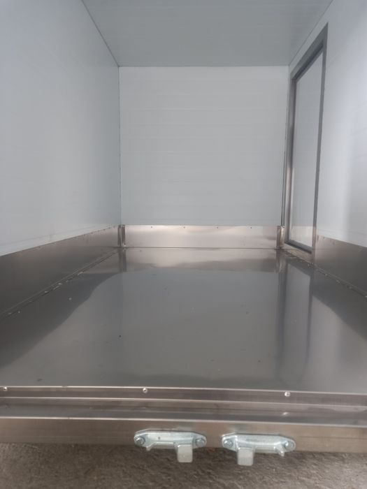 Labo бутка борт фургон.