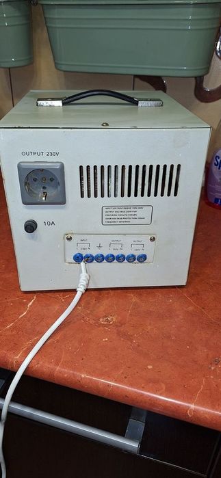 Stabilizator automat SVC-3000VA