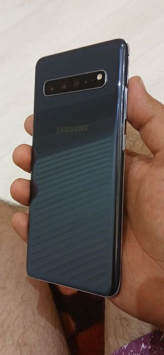 Самсунг s10 + 5j