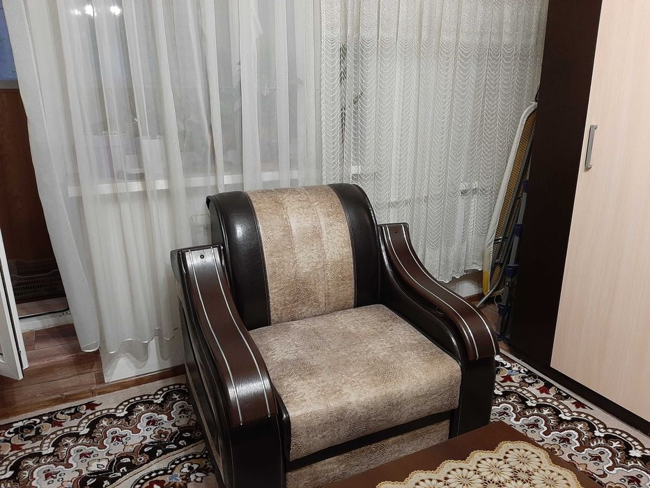 Продам кожаное кресло