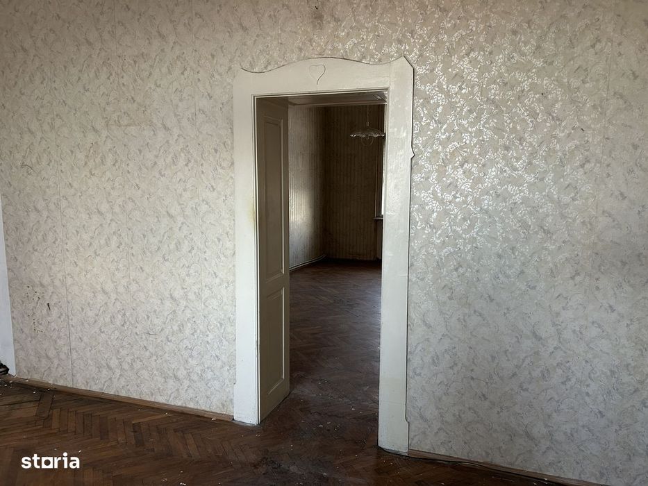 Vand apart.3 cam.st.181 mp., zona Ceaikovschi,et.2/2,acoperis nou