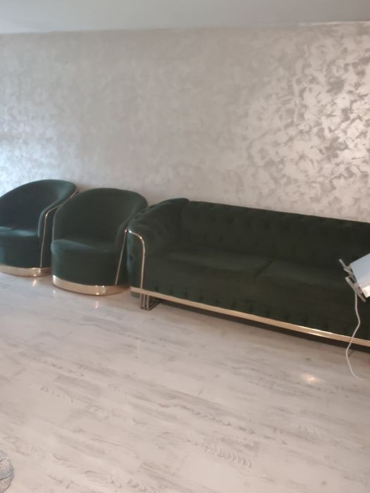 Vând canapea cu fotolii
