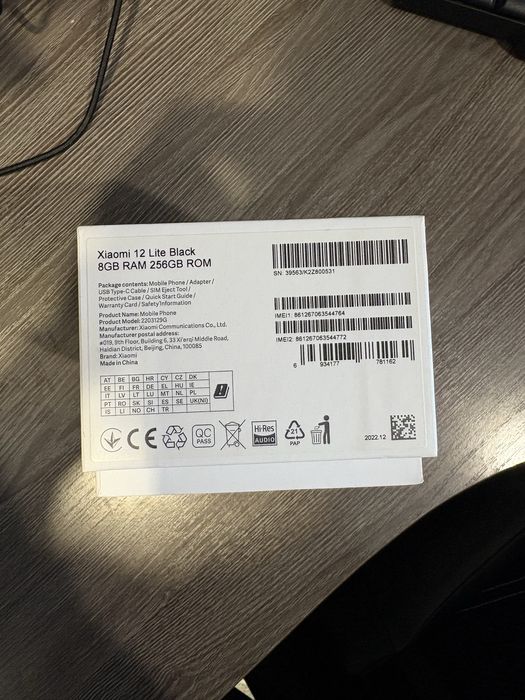 Продается сотовый телефон