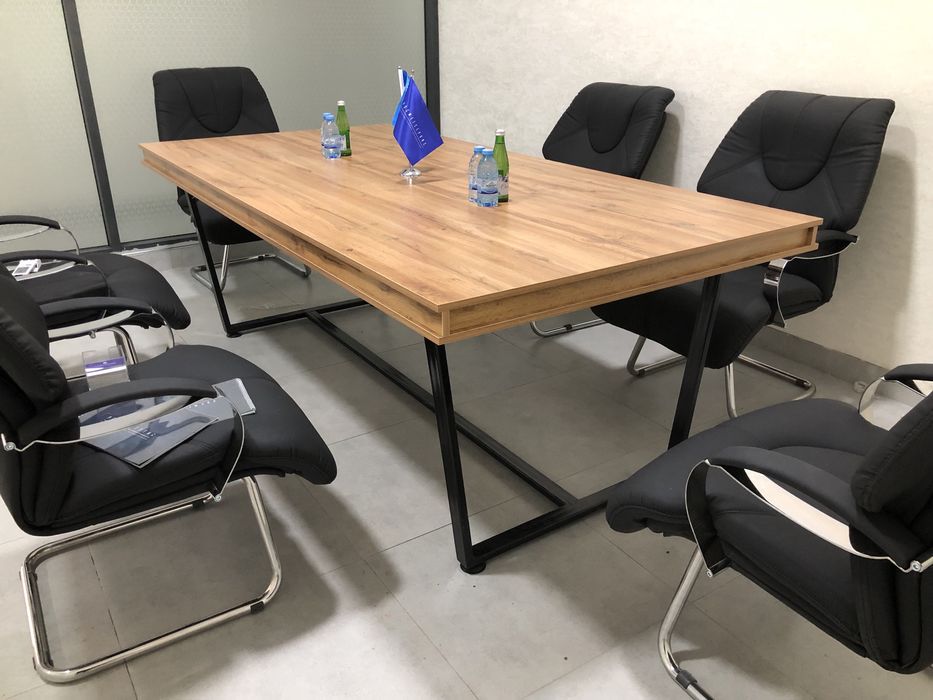 Конференц стол в переговорную