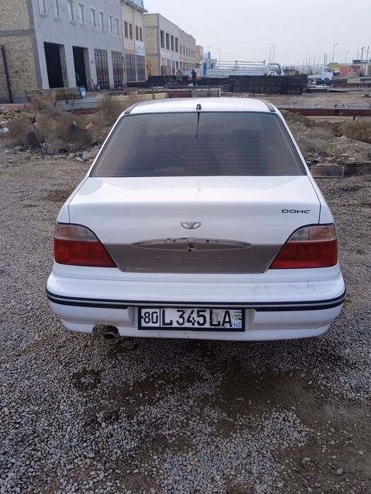 Holati yaxshi yurib turgan mashina