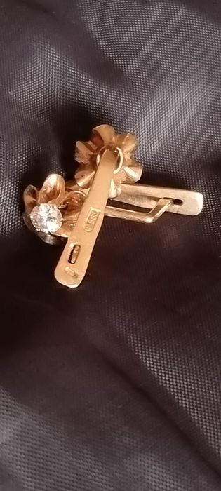 Продаются серьги золотые 583