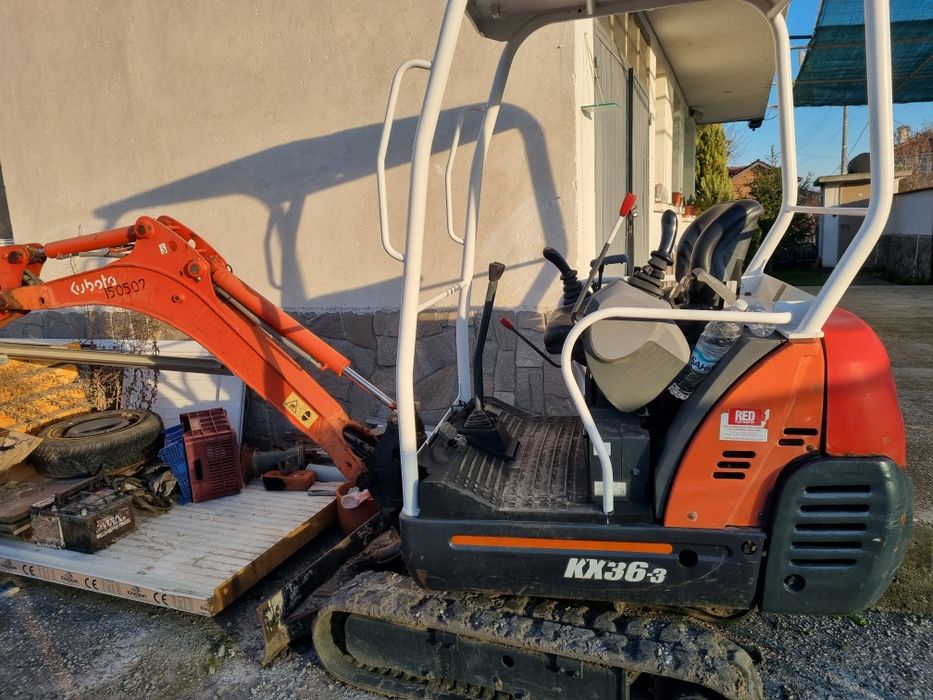 Багер Kubota KX36-3 и ремарке с пътеки