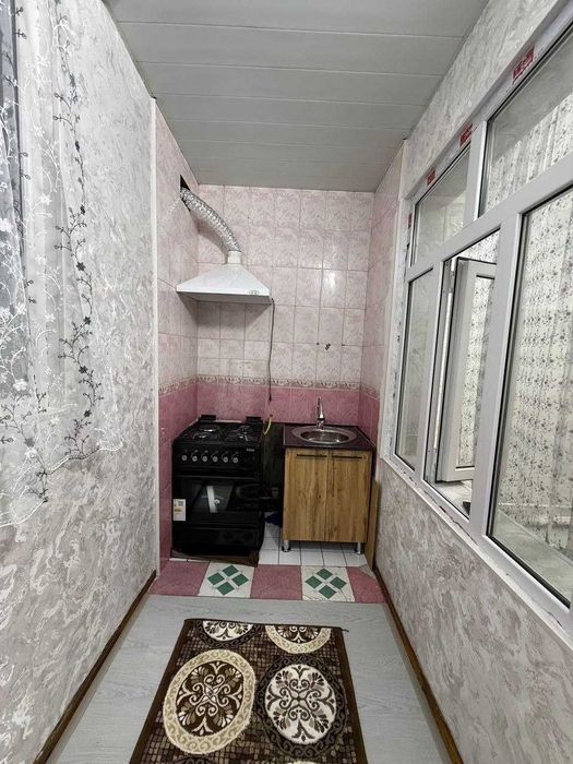 Юнусабад 13  Анжир кафе  1/1/4  Продается квартира