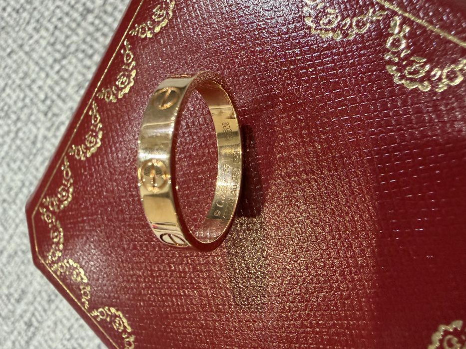 Продам кольцо золотое Cartier оригинал