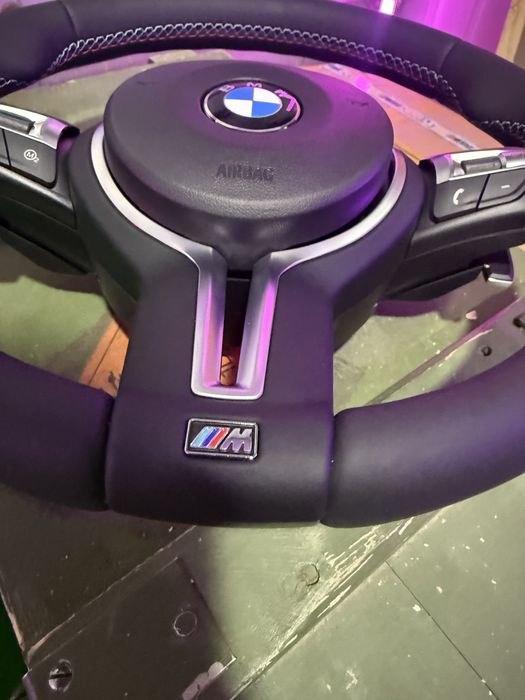 Volan M pentru BMW F10 F15 F20 F25 F30 F32 F36 F48 F80 F82