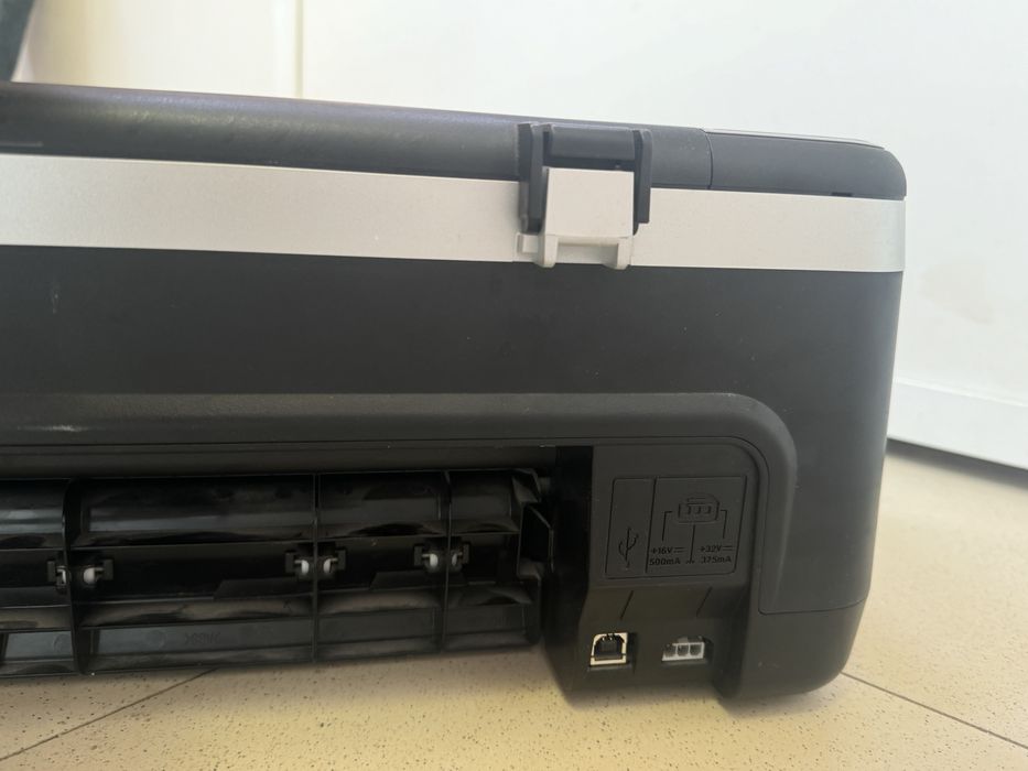 Продам принтер hp.